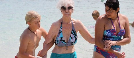 Cayetana de Alba, en bikini en las playas de Ibiza