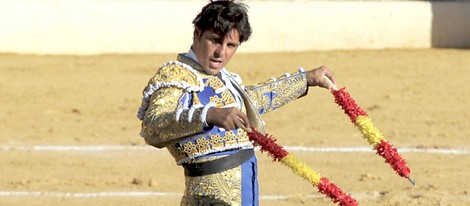 Fran Rivera con las banderillas en una corrida de toros en Marbella