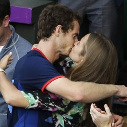 Andy Murray besa a su novia tras ganar en Londres 2012