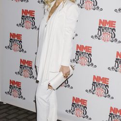 Rita Ora posa ante los medios en los premios NME 2012
