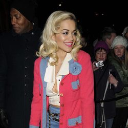 Rita Ora en una fiesta previa a los Premios BAFTA