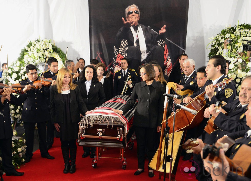 Chavela Vargas de cuerpo presente en el homenaje que recibió en México