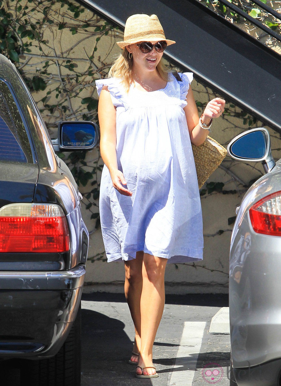 Reese Witherspoon con un look muy premamá