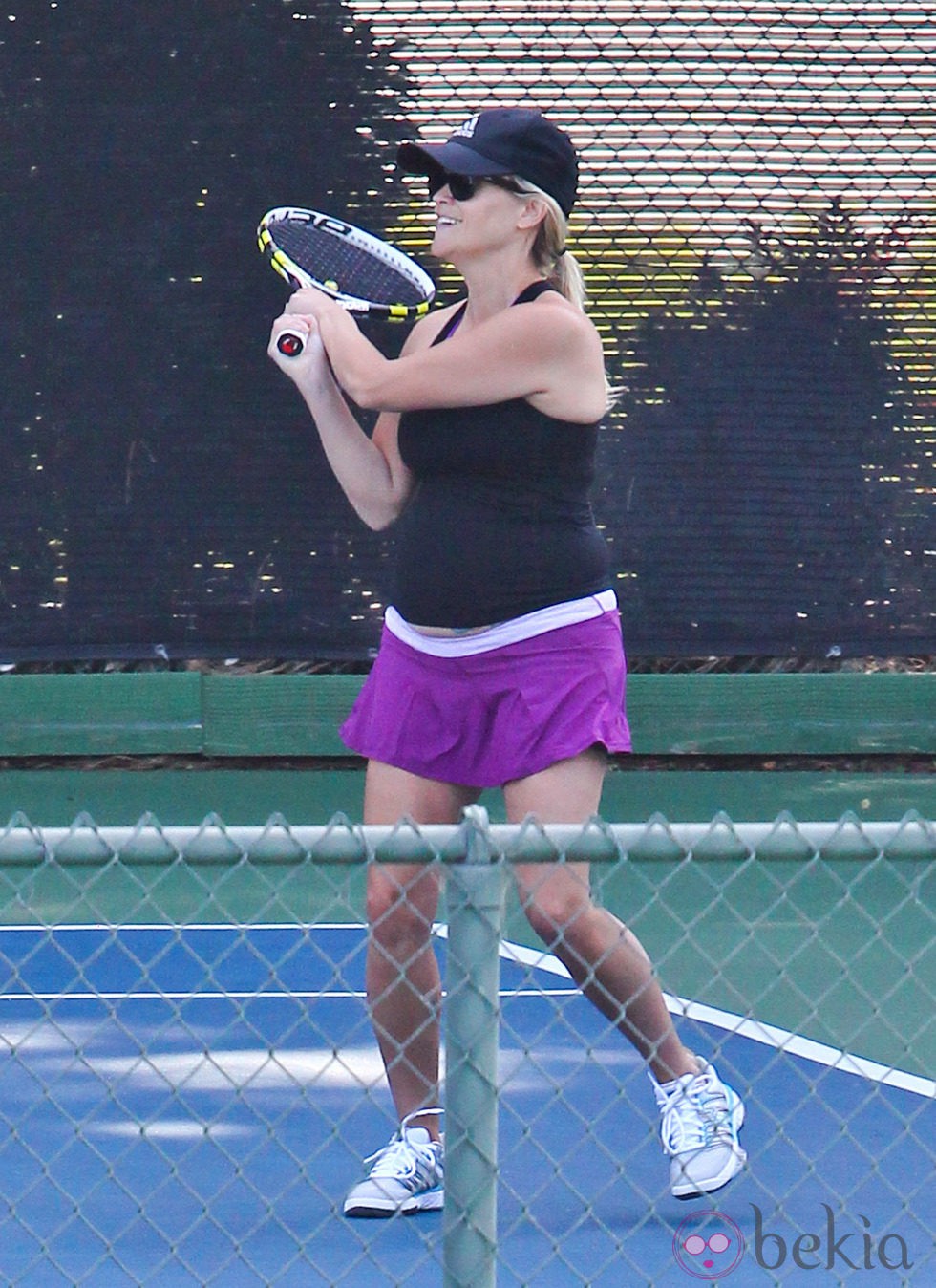 Reese Witherspoon practica tenis embarazada por tercera vez