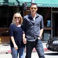 Reese Witherspoon pasea su tercer embarazo con su marido Jim Toth
