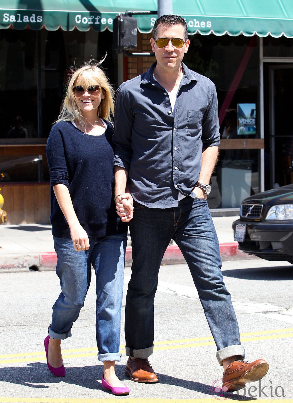 Reese Witherspoon pasea su tercer embarazo con su marido Jim Toth