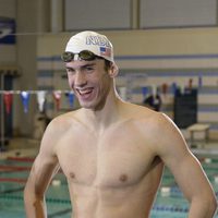 Michael Phelps presume de torso desnudo en 2002