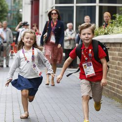 Christian e Isabel de Dinamarca corren para llegar a una recepción en Londres 2012