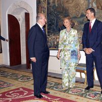 El Rey conversa con la Reina y los Príncipes de Asturas en la cena a las autoridades de Baleares