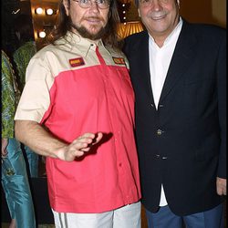 Sancho Gracia posando con Santiago Segura en el año 2003