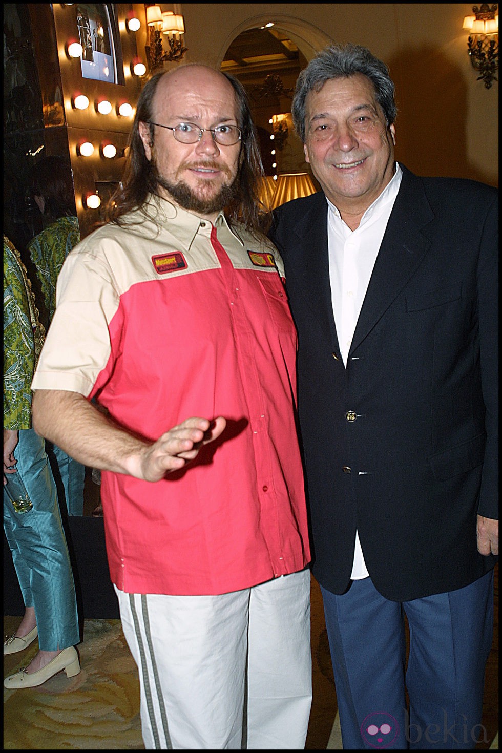 Sancho Gracia posando con Santiago Segura en el año 2003