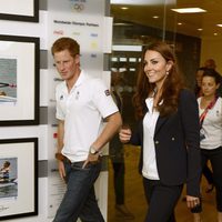 El Príncipe Harry y Kate Middleton visitan a los deportistas británicos en Londres 2012