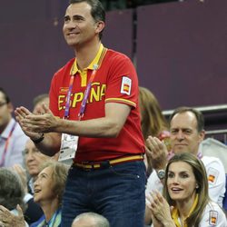 La Reina Sofía y los Príncipes Felipe y Letizia animan a la Selección de Baloncesto en Londres 2012