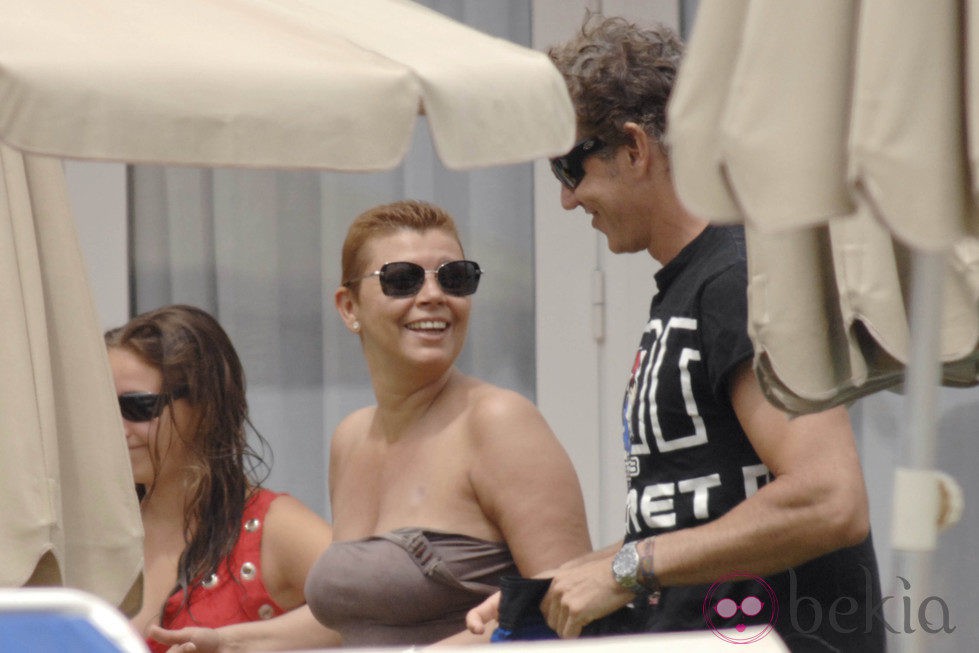 Terelu Campos y su novio Carlos Pombo disfrutan de sus vacaciones en Marbella