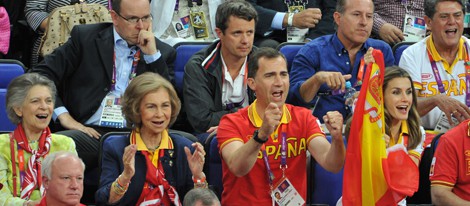 La Reina, los Príncipes e Irene de Grecia animando a España en Londres 2012