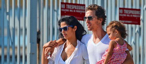 Camila Alves pasea su embarazo junto a Matthew McConaughey y sus hijos por Nueva York
