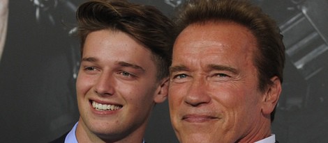 Arnold y Patrick Schwarzenegger en el estreno de 'Los Mercenarios 2' en Los Ángeles
