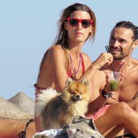 Laura Sánchez e Iván Sánchez se divierten en las playas de Cádiz