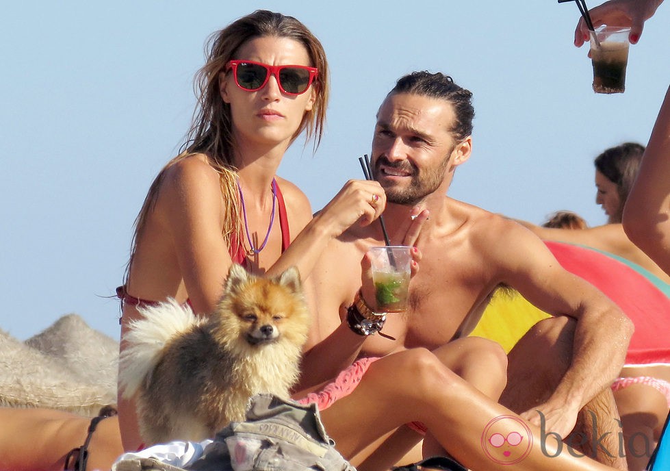 Laura Sánchez e Iván Sánchez se divierten en las playas de Cádiz