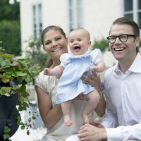 Los Príncipes Daniel y Victoria de Suecia celebran el primer santo de su hija Estela
