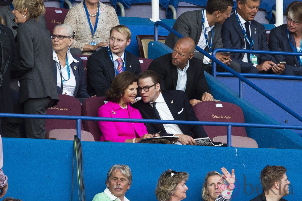 Silvia de Suecia y el Príncipe Daniel presencian el partido de fútbol Suecia-Brasil