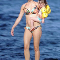 Samantha Cameron con su hija Florence durante sus vacaciones en Mallorca