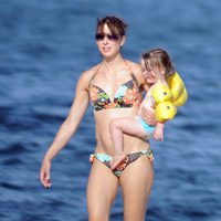 Samantha Cameron con su hija Florence durante sus vacaciones en Mallorca