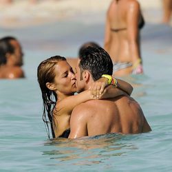 David Bustamante y Paula Echevarría besándose en Formentera