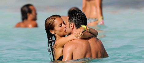 David Bustamante y Paula Echevarría besándose en Formentera