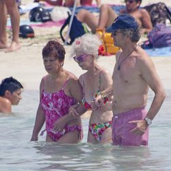 Los Duques de Alba se dan un baño en Ibiza