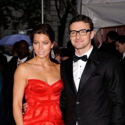 Justin Timberlake y Jessica Biel vestidos de gala