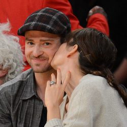 Jessica Biel besa cariñosamente a Justin Timberlake