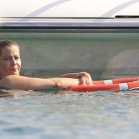 Sofía Mazagatos se da un baño en Ibiza