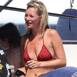 Kate Moss en bikini durante sus vacaciones en Saint Tropez