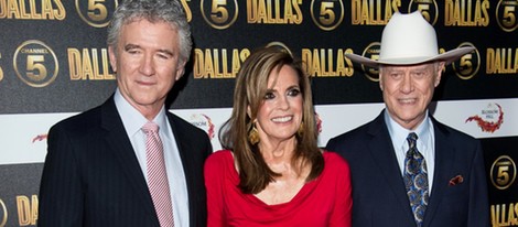 Patrick Duffy, Linda Grey y Larry Hagman en la promoción de 'Dallas' en Londres