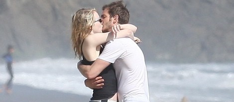 Emma Stone y Andrew Garfield se dan un beso apasionado en Malibu