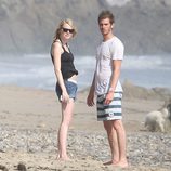 Emma Stone y Andrew Garfield descubren a los fotógrafos en Malibu