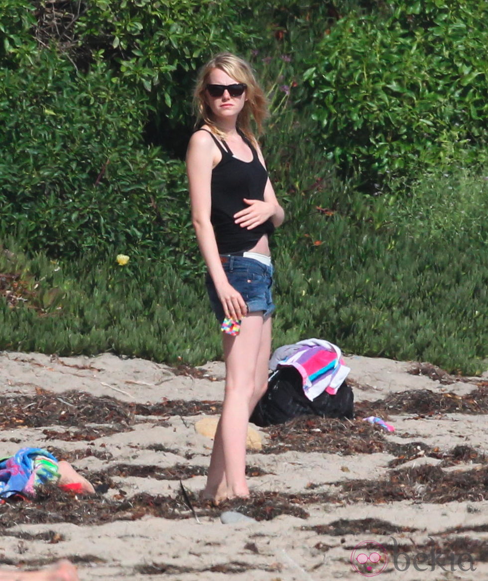 Emma Stone en la playa de Malibu
