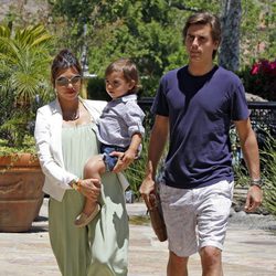 Kourtney Kardashian y Scott Disick con su hijo Mason