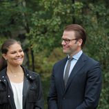 Los enamorados Victoria y Daniel de Suecia en la inauguración del 'sendero del amor'