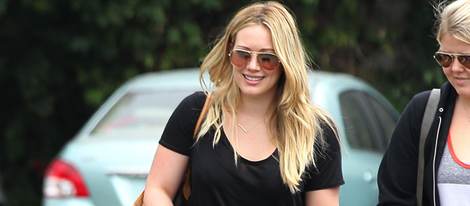 Hilary Duff lleva en carricoche a su hijo por las calles de Santa Monica