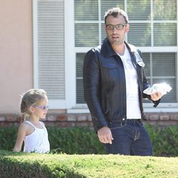 Ben Affleck pasea junto a su hija Violet