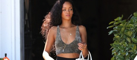 Rihanna fotografiada por las calles de Los Angeles