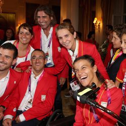 La Infanta Elena, Felipe y Victoria de Marichalar con los deportistas paralímpicos en Londres 2012