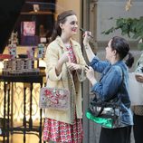 Leighton Meester se maquilla en un momento del rodaje de la sexta temporada de 'Gossip Girl'