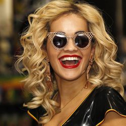 Primer plano de Rita Ora en la presentación de su disco 'Ora' en Londres