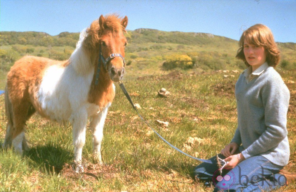 Una joven Lady Di con un poni en 1974