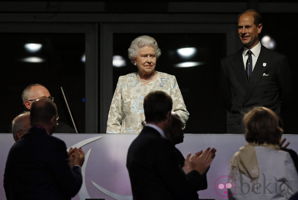 La Reina Isabel y el Príncipe Eduardo, aplaudidos en la apertura de los Juegos Paralímpicos de Londres 2012