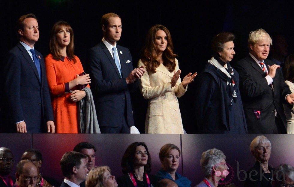 David y Samantha Cameron, los Duques de Cambridge, la Princesa Ana y Boris Johnson en la apertura de los Paralímpicos de Londres 2012