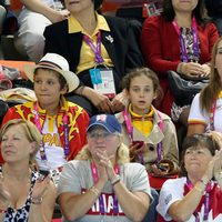 La Infanta Elena y sus hijos animan a los deportistas en los Paralímpicos de Londres 2012
